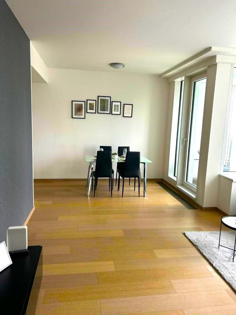 Skau Panorama Family & Business Apartment City View Free Parking Братислава Экстерьер фото