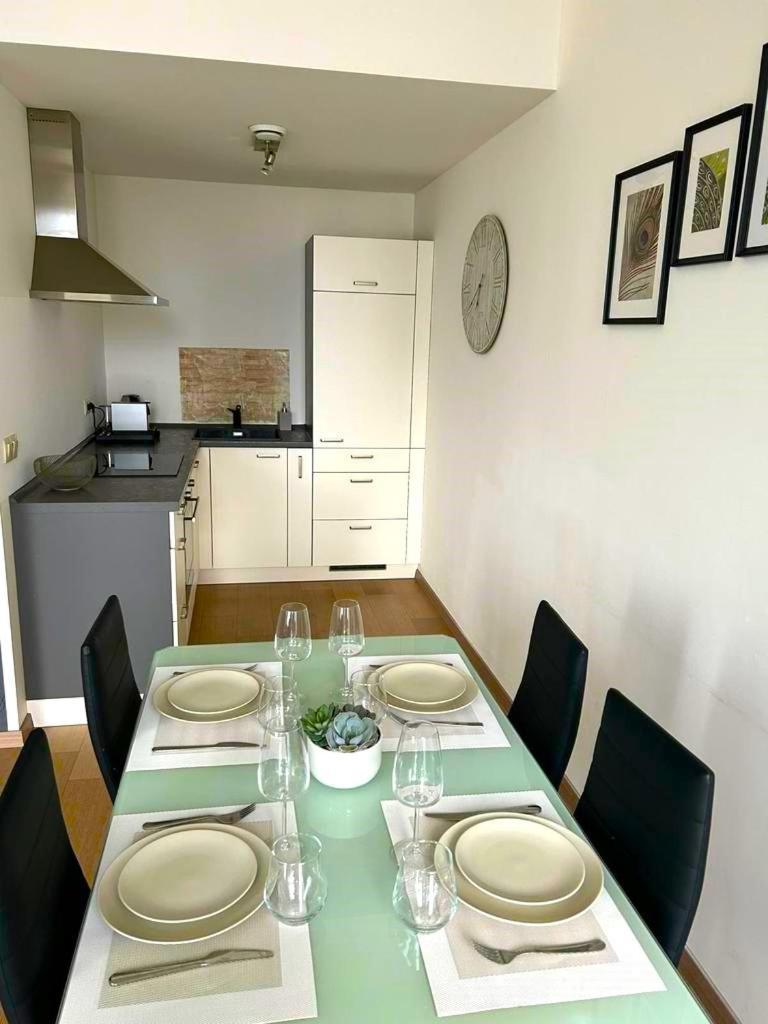 Skau Panorama Family & Business Apartment City View Free Parking Братислава Экстерьер фото