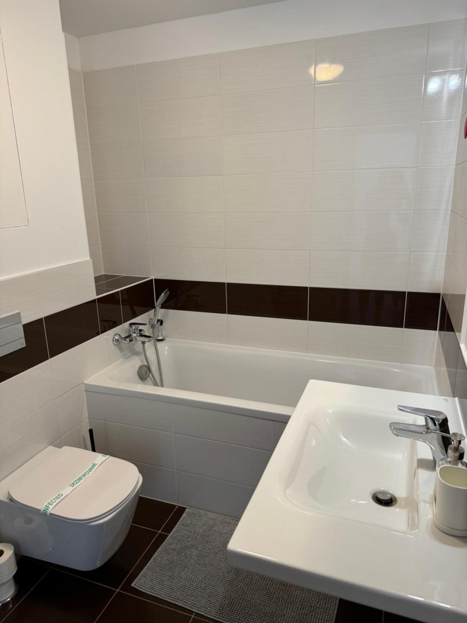 Skau Panorama Family & Business Apartment City View Free Parking Братислава Экстерьер фото